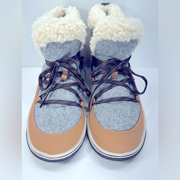 NWOB - CLARKS Cloudsteppers Breeze Glacier Lace-Up Faux-Shearling Booties - Picture 4 of 10